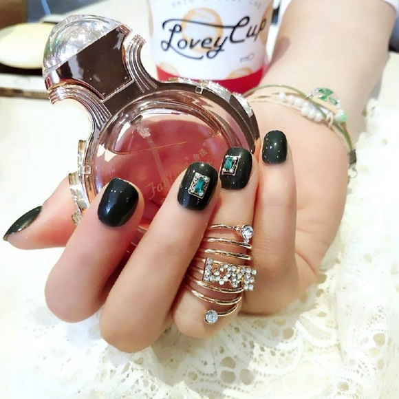 Other - • Emerald Press On Nails •